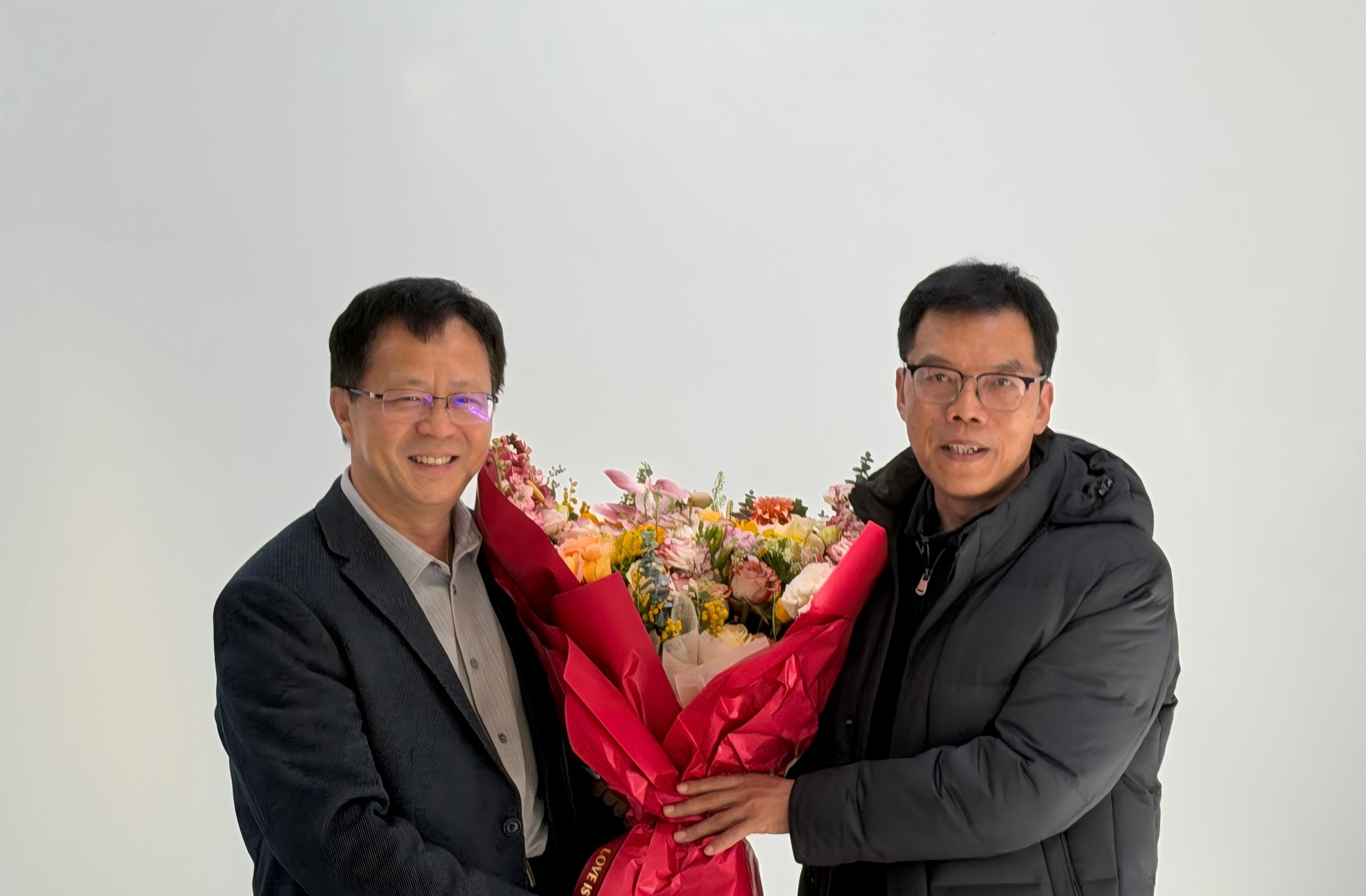 嘉賓來訪丨省科技廳領(lǐng)導(dǎo)陳學(xué)華一行蒞臨愛迦，走訪慰問首席科學(xué)家章毅教授